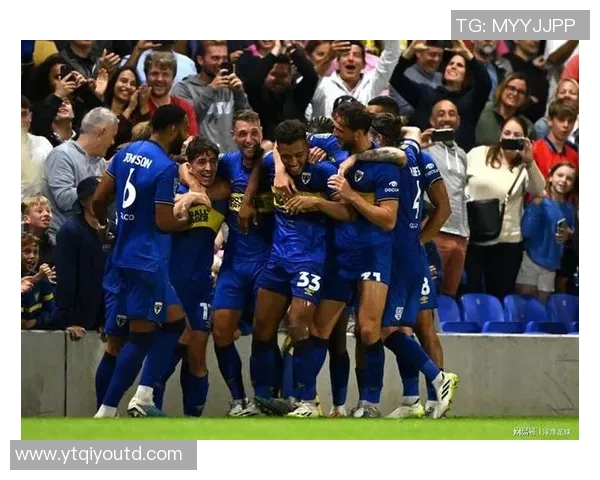 足球明星与队友关系紧张引发媒体热议球队内部氛围堪忧